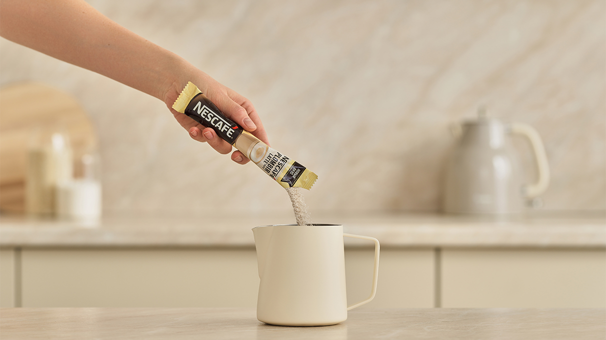 nescafe latte plombir засыпается в емкость  nescafe latte plombir засыпается в емкость