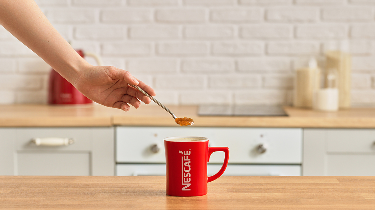 абрикосовое варенье добавляется в кружку абрикосовое варенье добавляется в кружку