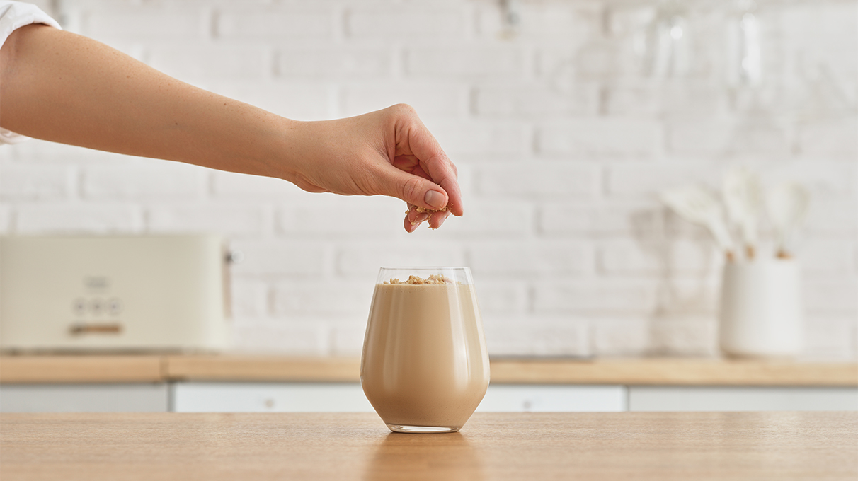 Украсьте крошками печенья