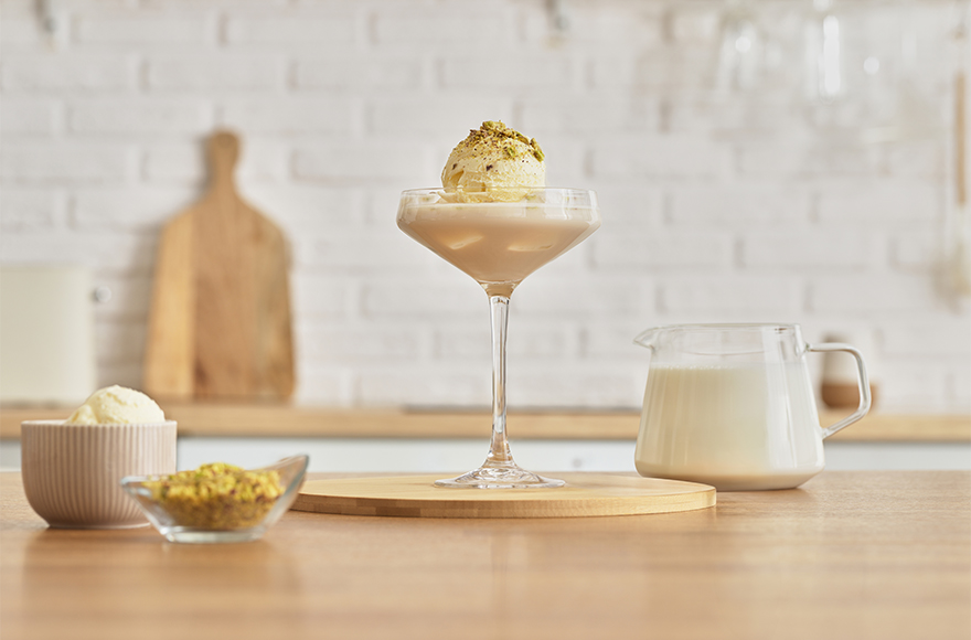 Рецепт кофе с бананом, фисташками и пломбиром