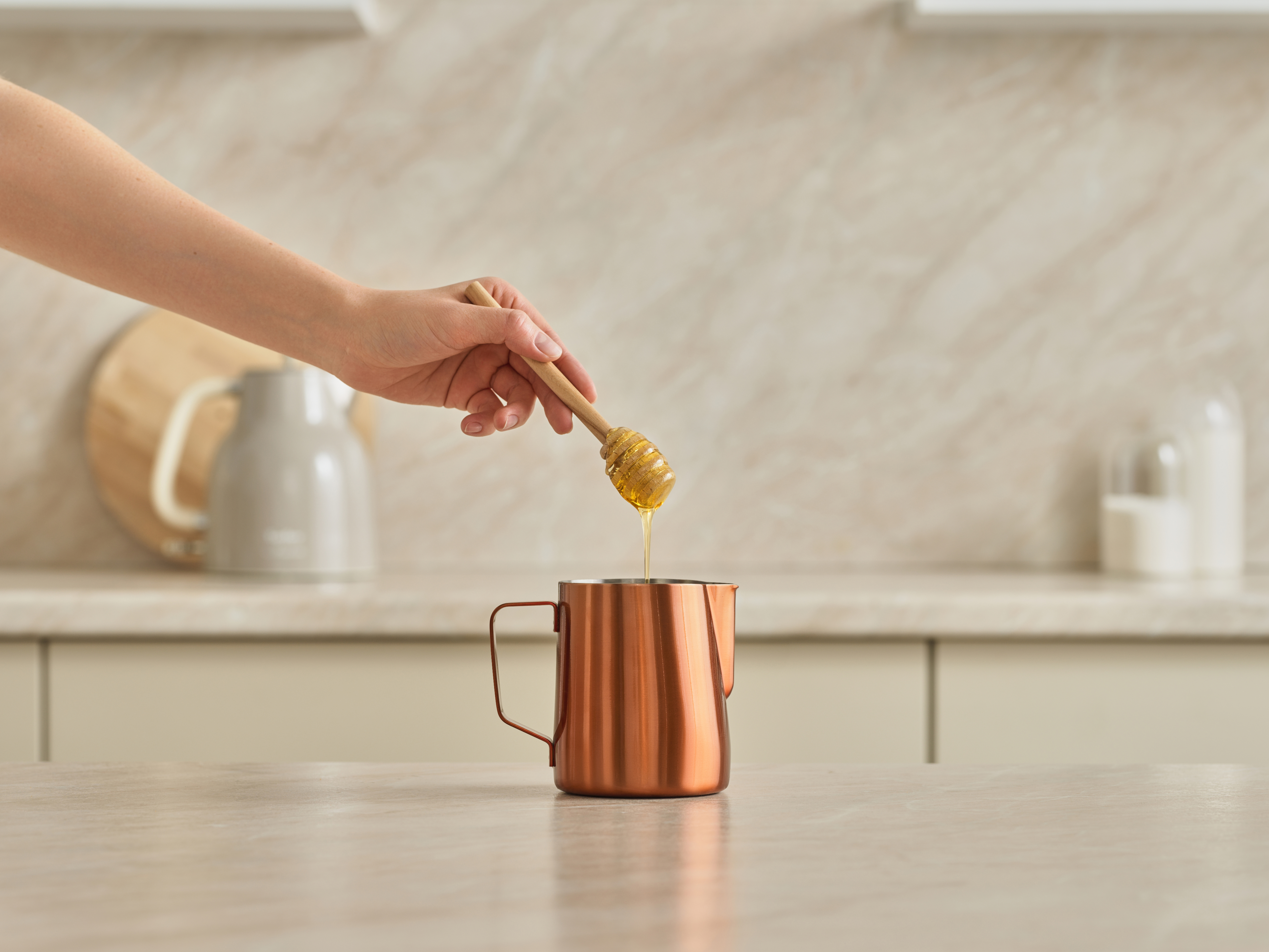 Добавьте мёд и куркуму Добавьте мёд и куркуму