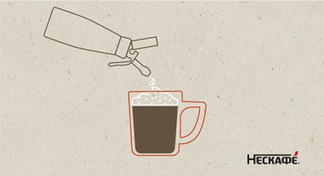 Аккуратно влейте крем к кофейной основе