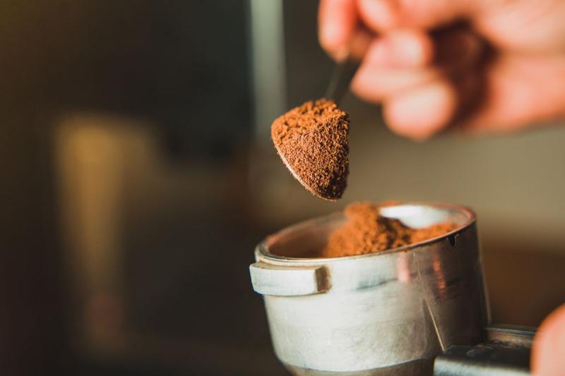 В кофе темной обжарки больше кофеина