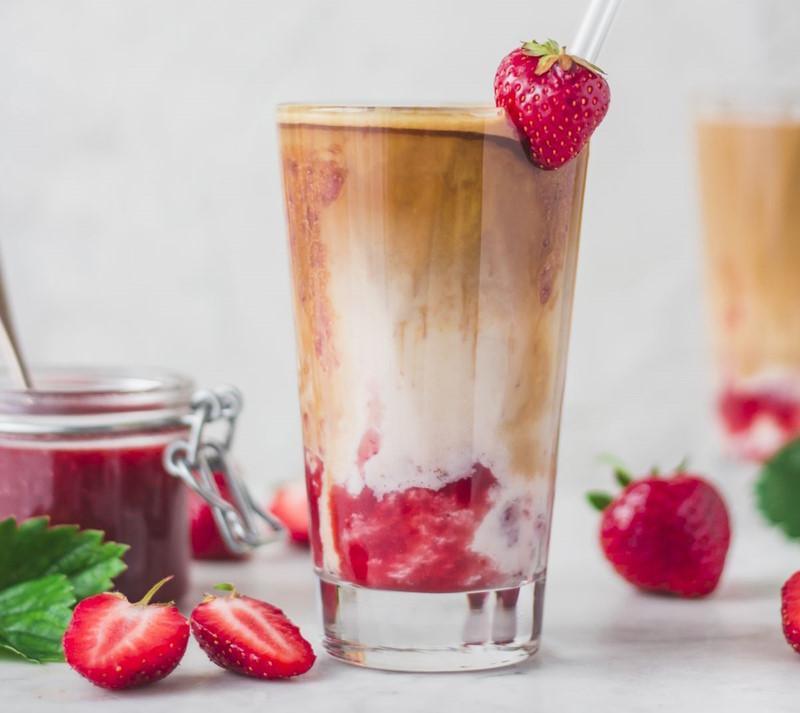 Кофейно-клубничный коктейль